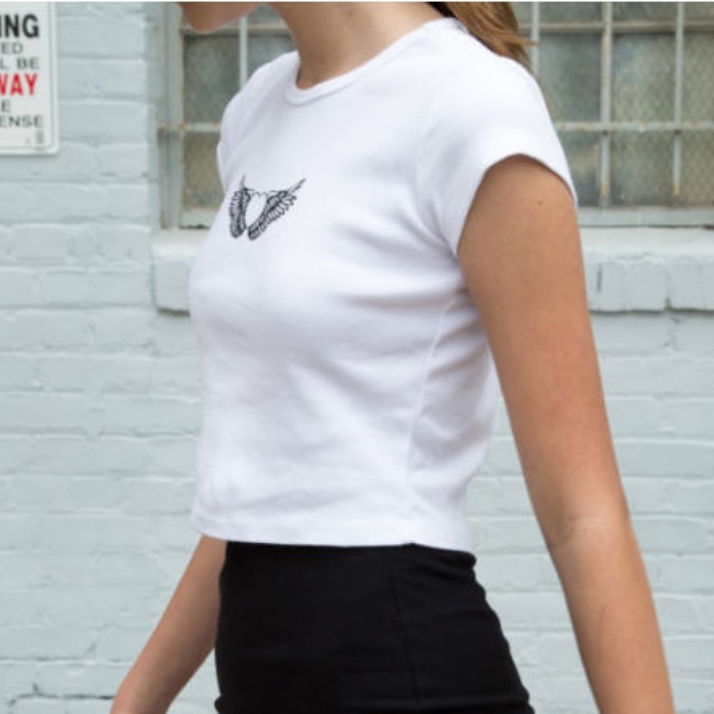 NEW! Brandy Melville ASHLYN FLYING HEART TOP - Picture 2 of 5